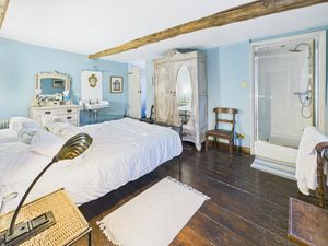 Bedroom- click for photo gallery